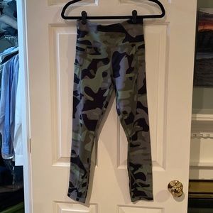 ZYIA Green Camo Hi-Rise Pocket Light n Tights Size 4, 7/8 length